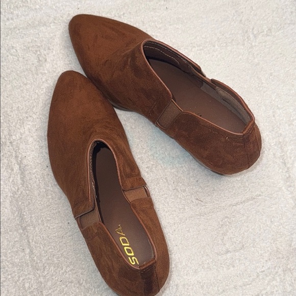 Soda Women's Rich Brown Ankle Booties - Picture 5 of 7
